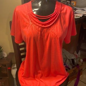 Detailed scoop neck coral top